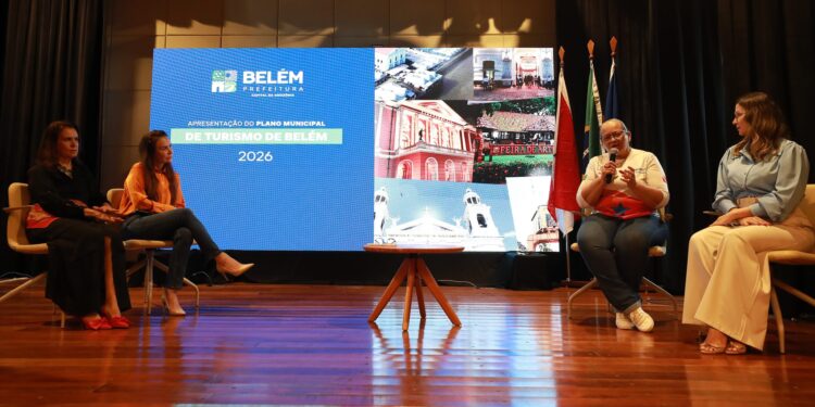 Prefeitura lança Plano Municipal de Turismo e homenageia guias