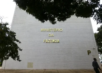 Saída de Haddad do governo depende de reunião entre Lula e Trump