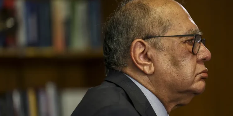 Gilmar Mendes suspende penduricalhos a membros do Judiciário e MP