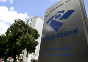 Receita exonera auditor alvo de operação da Polícia Federal