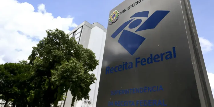 Receita exonera auditor alvo de operação da Polícia Federal