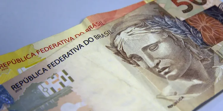 Receita paga lote da malha fina do Imposto de Renda de fevereiro