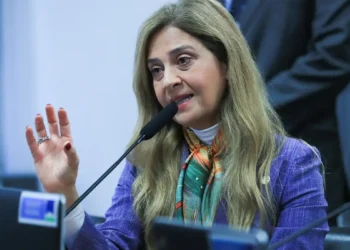 Dino mantém depoimento de Leila Pereira na CPMI do INSS