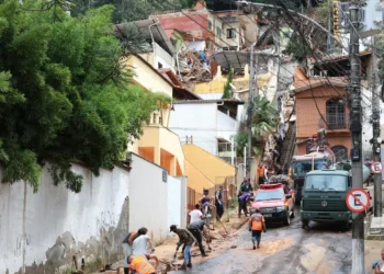 Buscas em Juiz de Fora estão encerradas; moradores seguem fora de casa