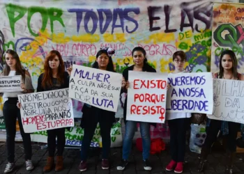 Cresce percentual de mulheres que relatam medo de ser estupradas