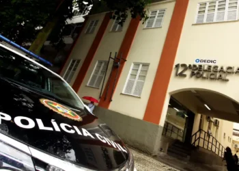 Jovens indiciados por estupro coletivo no Rio estão foragidos