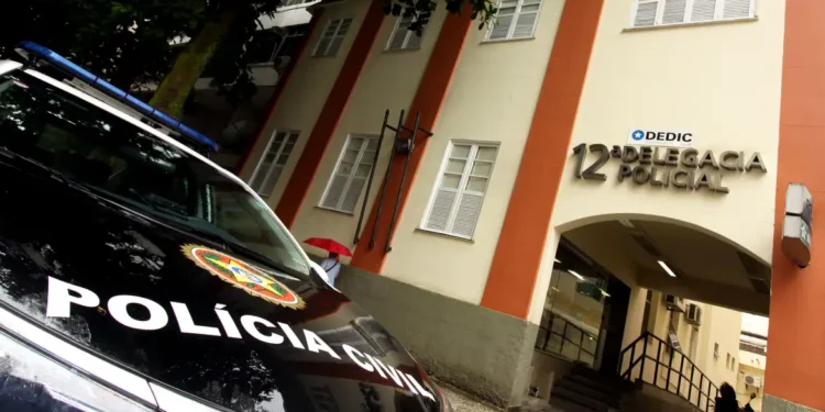 Jovens indiciados por estupro coletivo no Rio estão foragidos