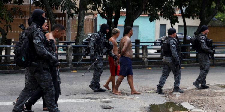 Mais dez policiais são denunciados por crimes na Operação Contenção