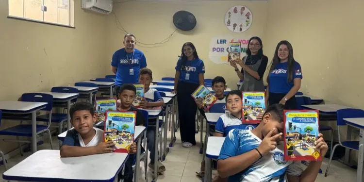 Detran entrega material pedagógico de educação para o trânsito em escolas públicas de Belém