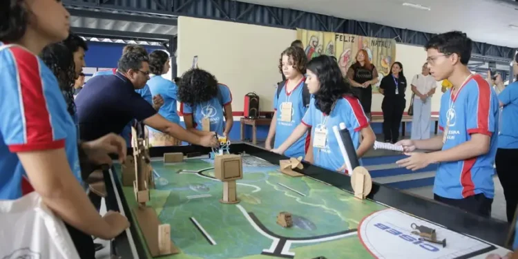 Seduc e Unesco lançam projeto para incentivar docentes e alunos em Ciência e Tecnologia