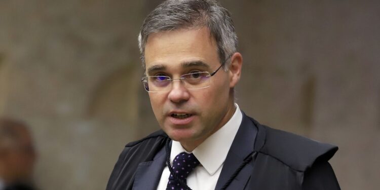 Mendonça acata recurso e ordena que Alcolumbre prorrogue CPMI do INSS