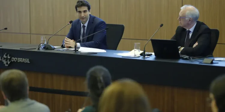 Galípolo: BC tem margem para avaliar impactos da guerra sobre o Brasil