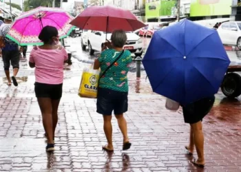 Belém amanhece chovendo: veja a previsão do tempo e o trânsito