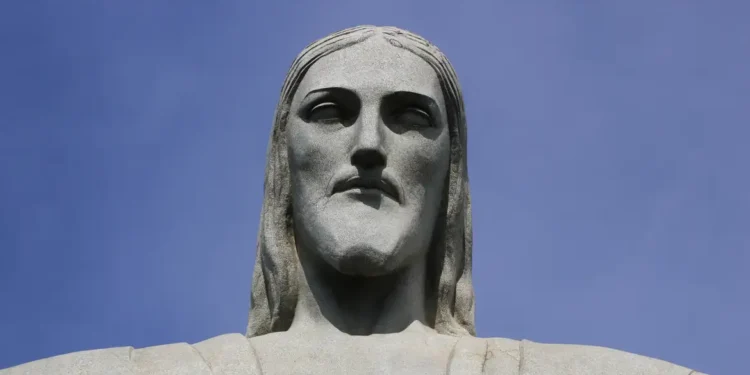 Cristo será iluminado em campanha de combate à violência de gênero
