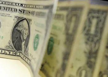 Dólar cai para R$ 5,24, e bolsa sobe 3,24% após fala de Trump