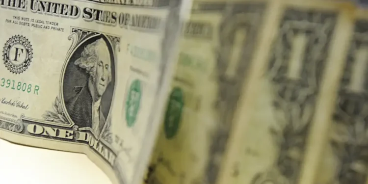 Dólar cai para R$ 5,24, e bolsa sobe 3,24% após fala de Trump