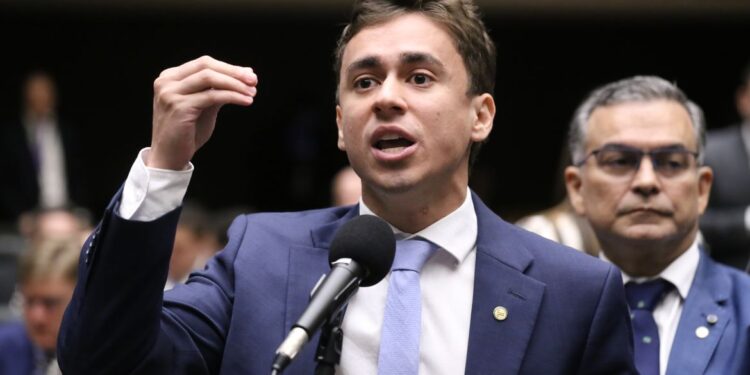 Nikolas Ferreira viajou em jato de Vorcaro na campanha de 2022