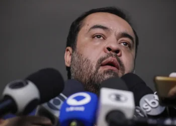 Ministro suspende julgamento que pode cassar governador do Rio