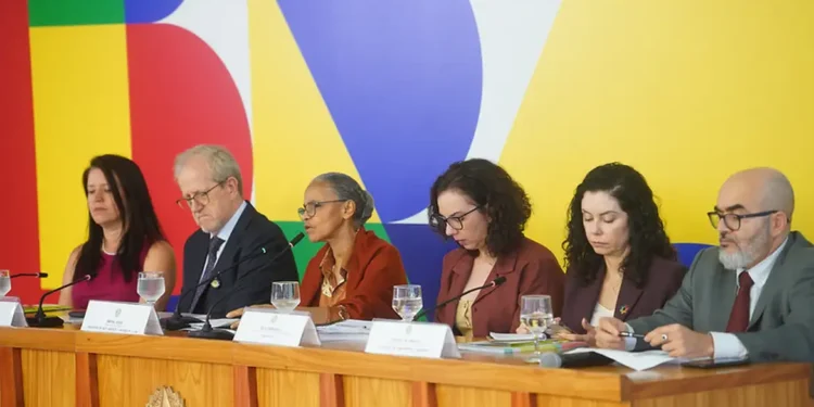 Governo lança Plano Clima com meta de reduzir emissões até 2035