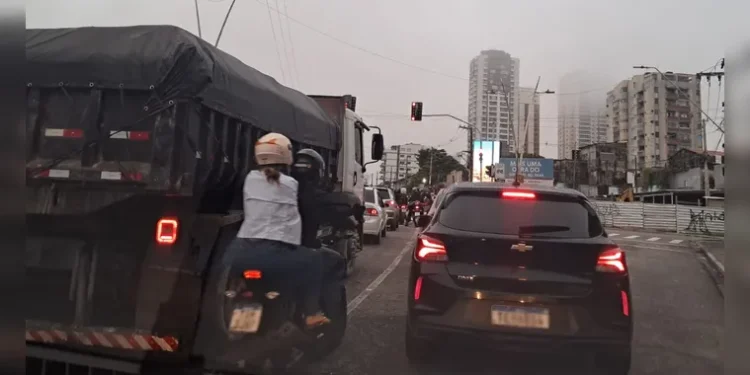 Belém amanhece com neblina e fluxo intenso; acompanhe
