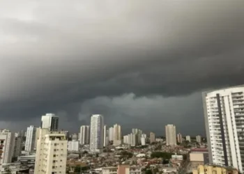 Belém amanhece com tempo fechado nesta terça: veja a previsão do tempo
