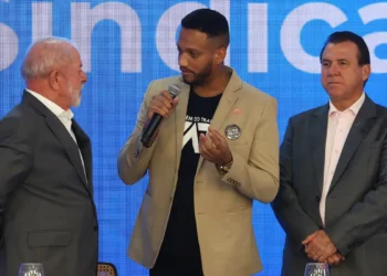 Lula pede mobilização a centrais sindicais para fim da escala 6×1