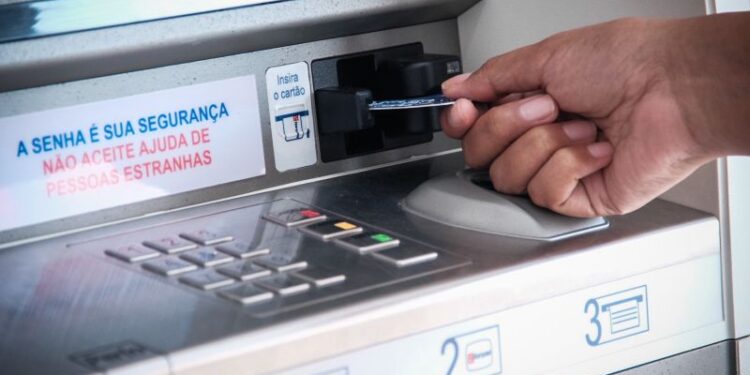 Estado paga servidores no mês de abril com reajuste de 6% a partir da terça-feira (28)