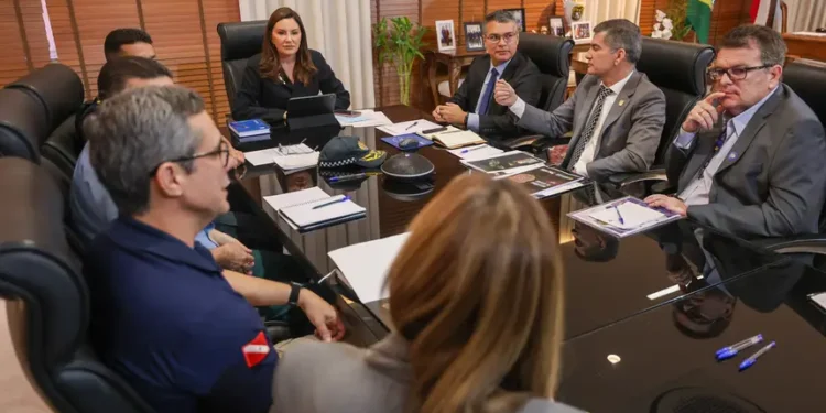Governadora Hana reúne com a cúpula da segurança pública do Pará e define chamada para aprovados nos concursos da PM e Corpo de Bombeiros