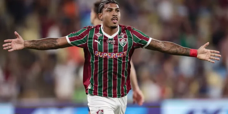 Flu bate Corinthians no Maracanã e assume vice-liderança do Brasileiro