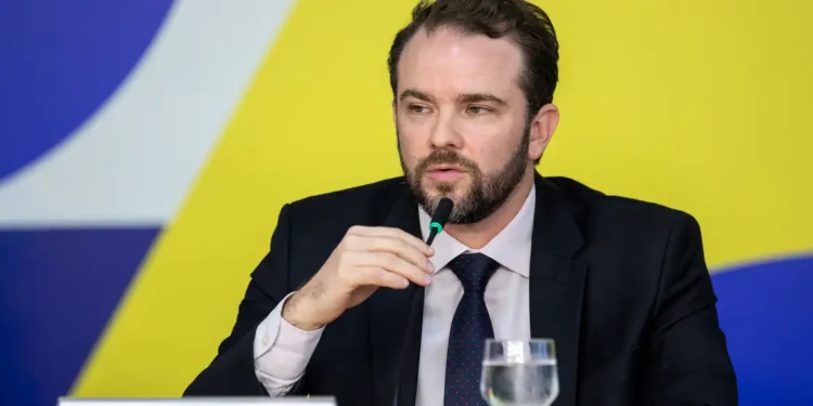Proposta de subsídio ao diesel importado tem adesão de 25 estados