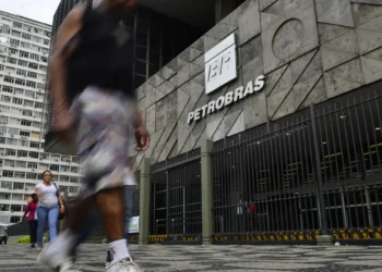 Petrobras reajusta preço do querosene de aviação em 55%