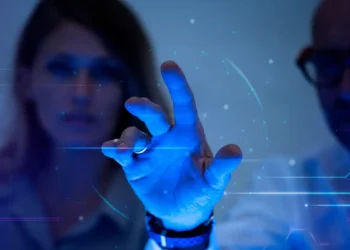 IA acelera desinformação e ameaça democracias, alerta pesquisa