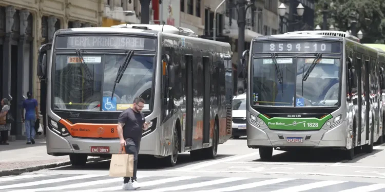Inflação oficial chega a 0,88% em março, diz IBGE