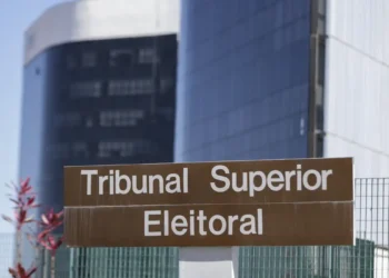 TSE publica acórdão que condenou Castro à inelegibilidade até 2030