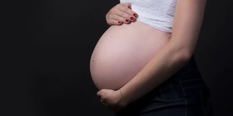 Lula sanciona lei que regulamenta a profissão de doula