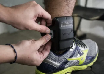 PM relata ao STF troca do carregador da tornozeleira de Bolsonaro