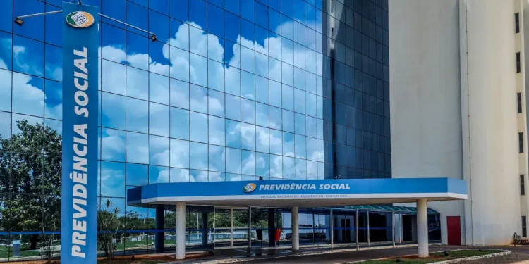 Vazamento de dados no INSS expõe 2,8 milhões de CPFs; 98% de falecidos