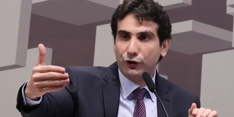 Galípolo descreve ação do Master que chamou atenção do Banco Central