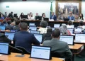 CCJ da Câmara adia análise de PEC sobre redução da maioridade penal