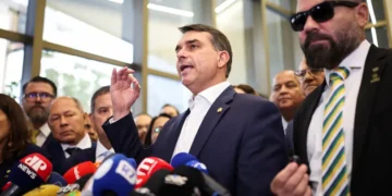 Flávio confirma encontro com Vorcaro após banqueiro ter sido preso