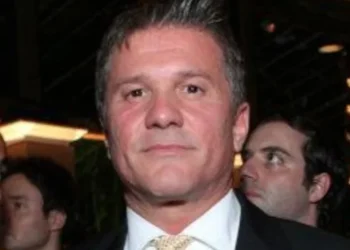 Pai de Daniel Vorcaro tem surto na prisão em Minas Gerais