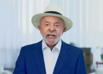 “É um caso de polícia”, diz Lula sobre relação entre Flávio e Vorcaro