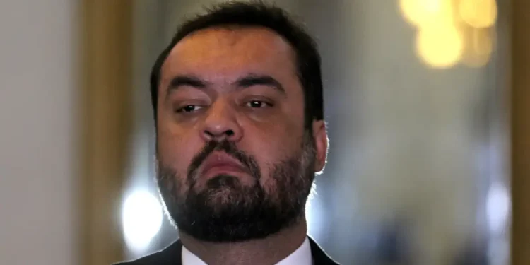 Castro desiste de candidatura ao Senado após ser alvo de ações da PF
