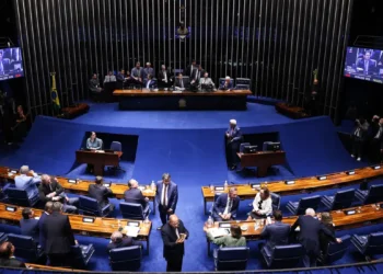 Alcolumbre trava tramitação da PEC do fim da 6×1 no Senado