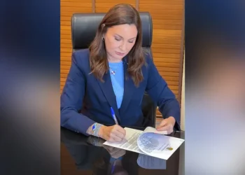 Governadora Hana Ghassan sanciona lei que obriga agressores de mulheres a ressarcir custos das tornozeleiras eletrônicas