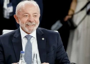 “Não se meta nas eleições no Brasil”, diz Lula a Trump