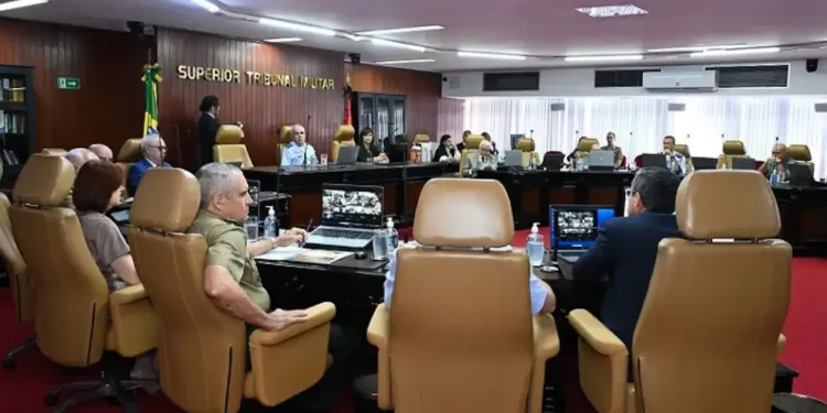STM mantém ministro em julgamento de perda de patente de Bolsonaro