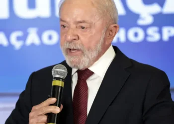 A pedido de Lula, ministro da Defesa irá à Venezuela na próxima semana