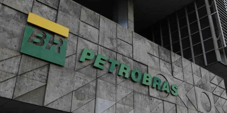 Petrobras implementa desconto no diesel a partir desta segunda-feira