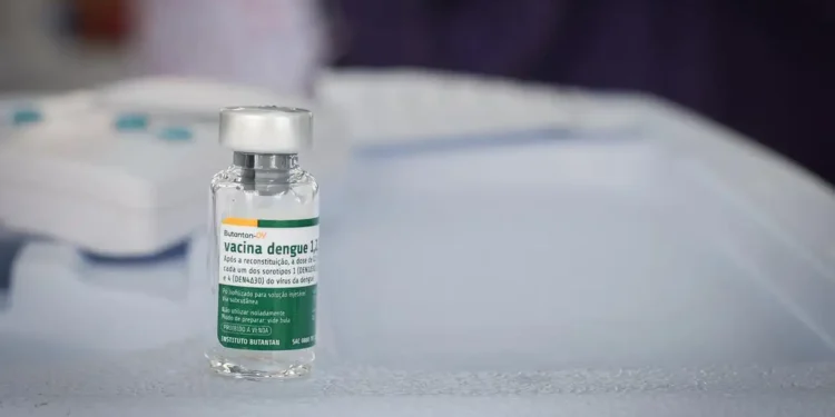Butantan mantém estudo sobre vacina da dengue em idosos